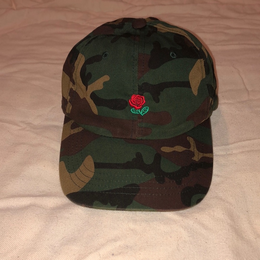 The hundreds buckle back hat